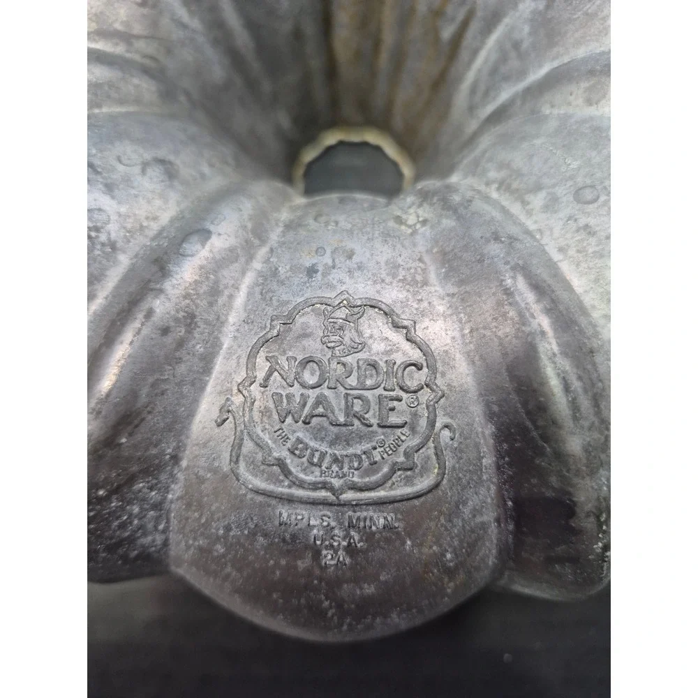 Vintage Nordic Ware Bundt Fluted Tube Pan Cast Aluminum 12 Cup Made in USA